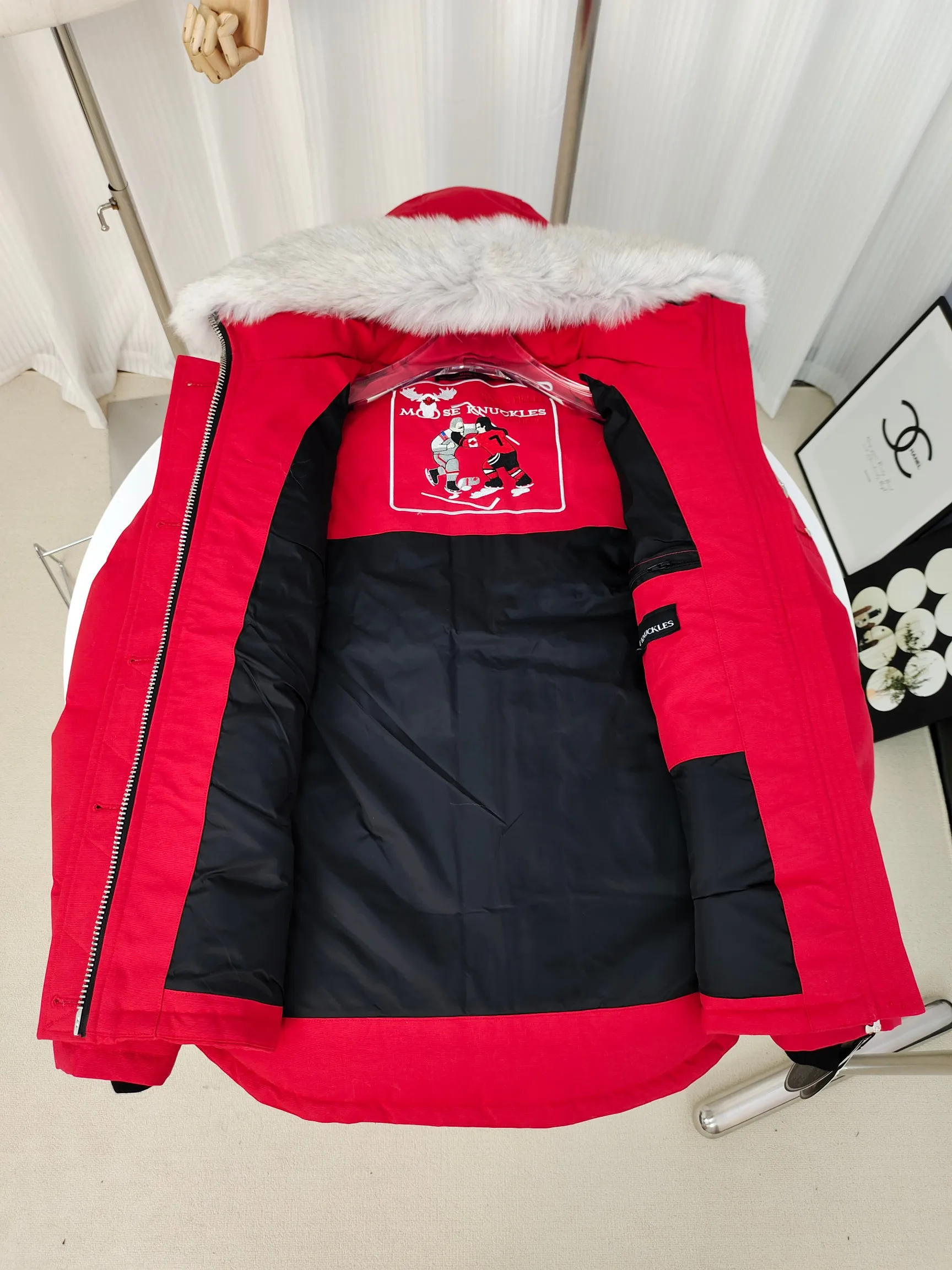 （ ）05 Moose Knuckles ， ins 、 、 。 ， ， ！ ， ， ， ！ Sizes: XS XL